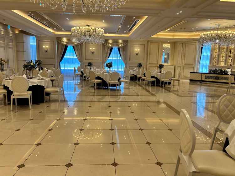 ロイヤルブリティッシュの会場になります。80名想定でも十分広く、ゆったり感を感じ取れました。