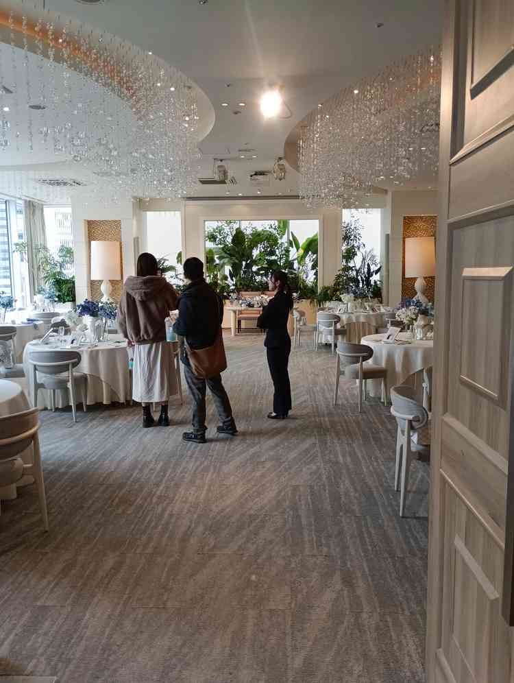 披露宴会場　海がベース