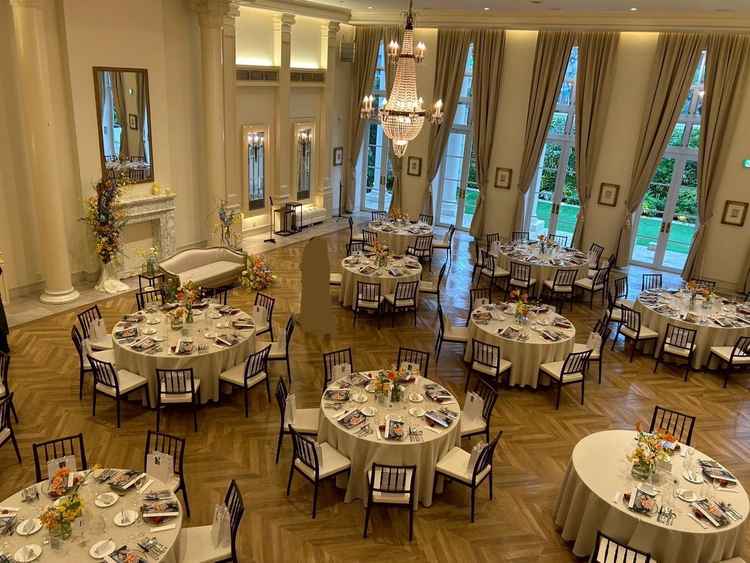 広々とした披露宴会場。人数が多くてもゆったり使えそうでした。