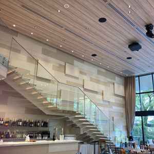 1階の披露宴会場の階段部分です。