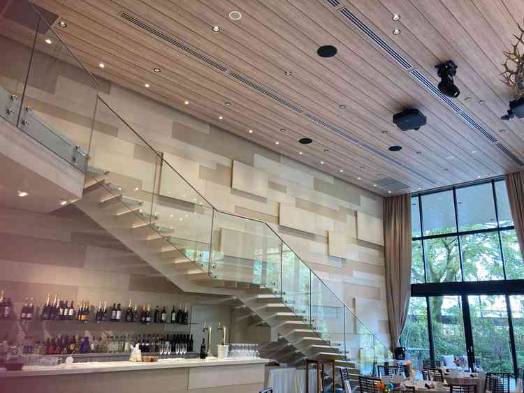 1階の披露宴会場の階段部分です。