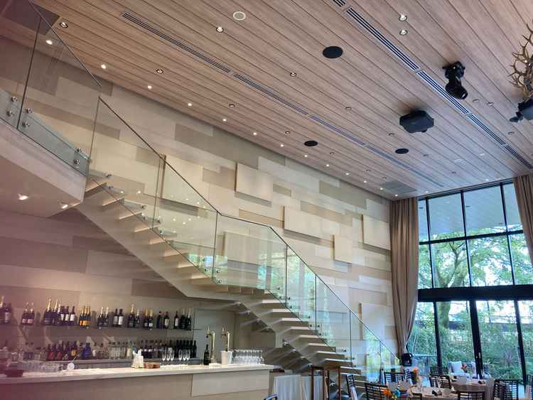 1階の披露宴会場の階段部分です。