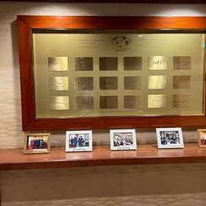 1995年に開催された国際会議に出席した各国のトップのサイン。格式の高さがうかがえた。