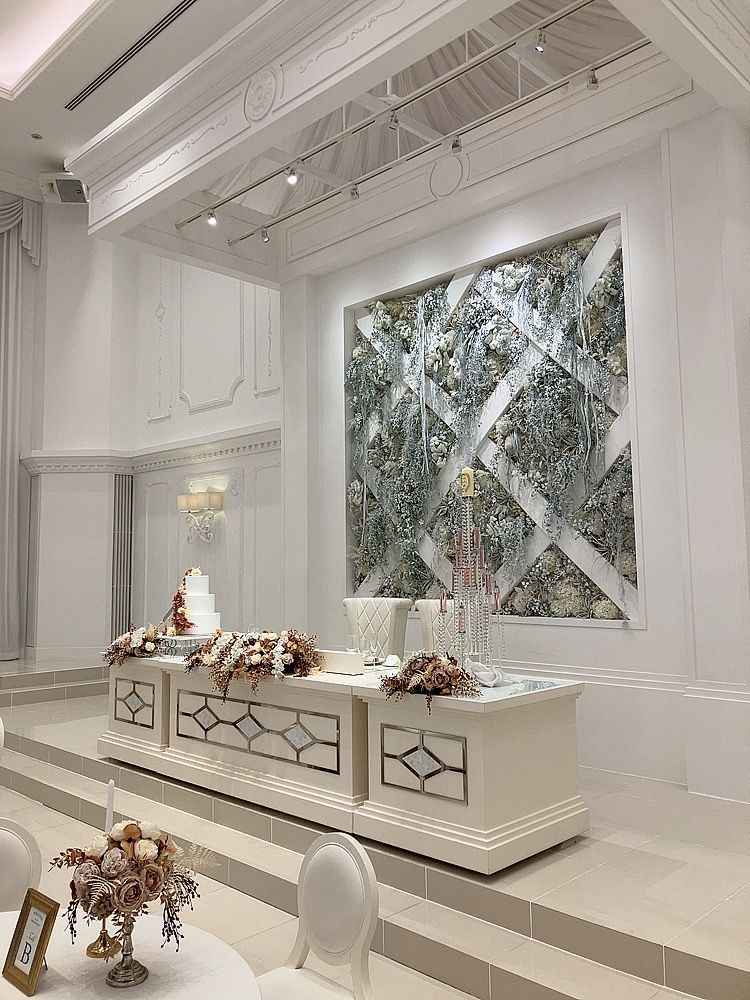 人気の会場。白基調なのでどんな雰囲気にも変化できる。