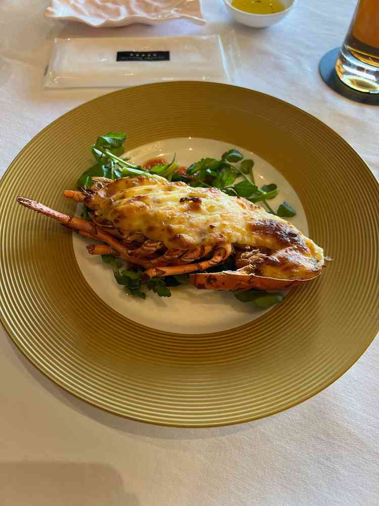 試食その①　オマール海老のテルミドール　フレッシュトマトのソースと共に