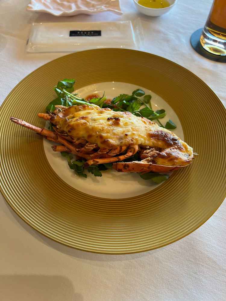 試食その①　オマール海老のテルミドール　フレッシュトマトのソースと共に