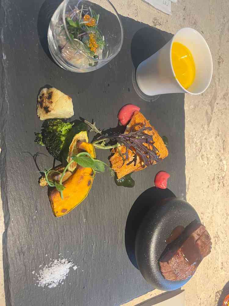 和テイストを取り入れたかぼちゃのポタージュなどのお料理でした。