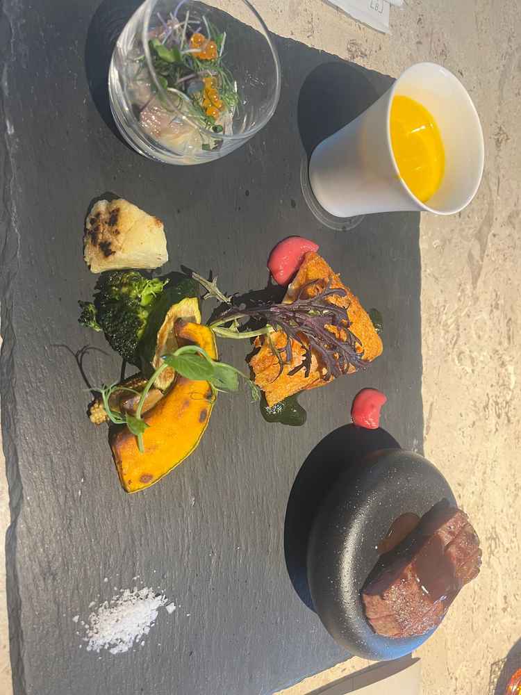 和テイストを取り入れたかぼちゃのポタージュなどのお料理でした。