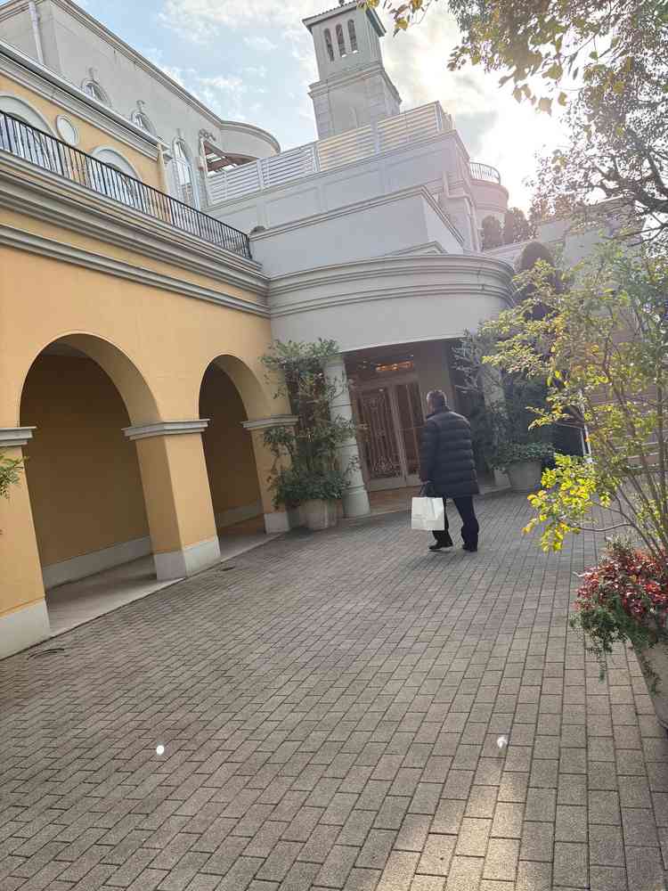 入り口を入ってすぐの外観