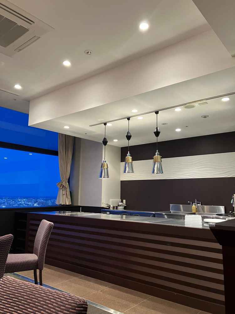 会場内にあるオープンキッチンです。出来立てのお料理を提供することができます。