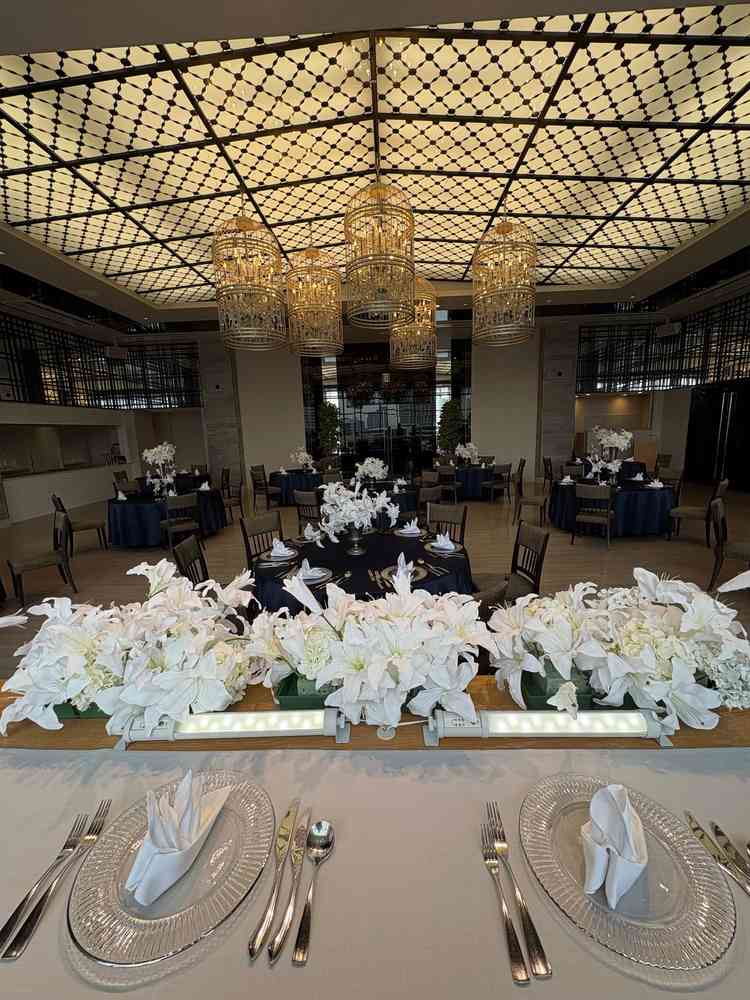 1番気に入った会場。鳥かごのシャンデリアがファンシーですがスタイリッシュでした。