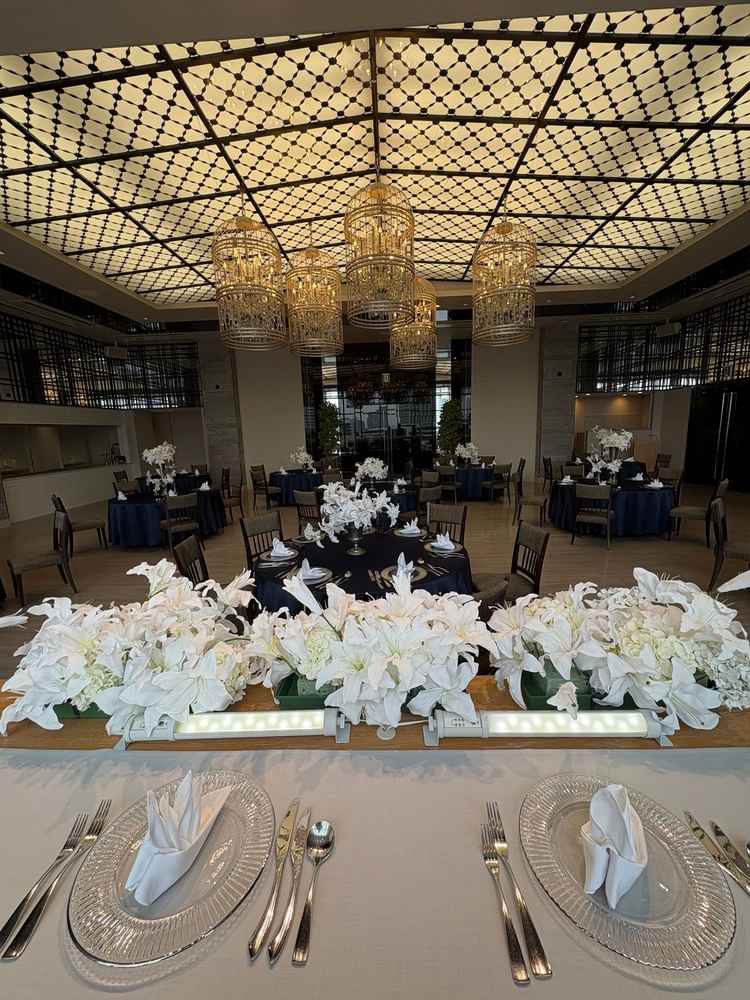 1番気に入った会場。鳥かごのシャンデリアがファンシーですがスタイリッシュでした。