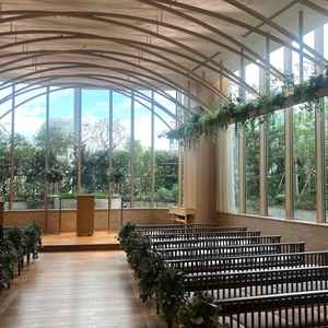 チャペルは日差しがよく入って綺麗でした。木目のチャペルは珍しく、よかったです。