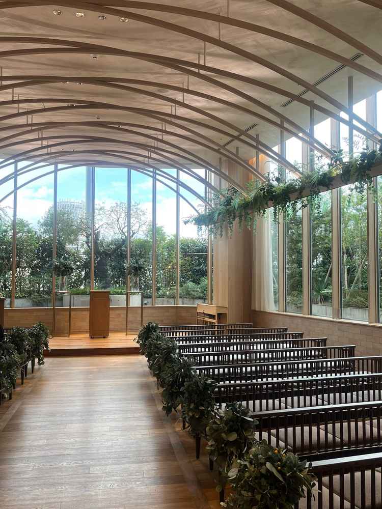 チャペルは日差しがよく入って綺麗でした。木目のチャペルは珍しく、よかったです。