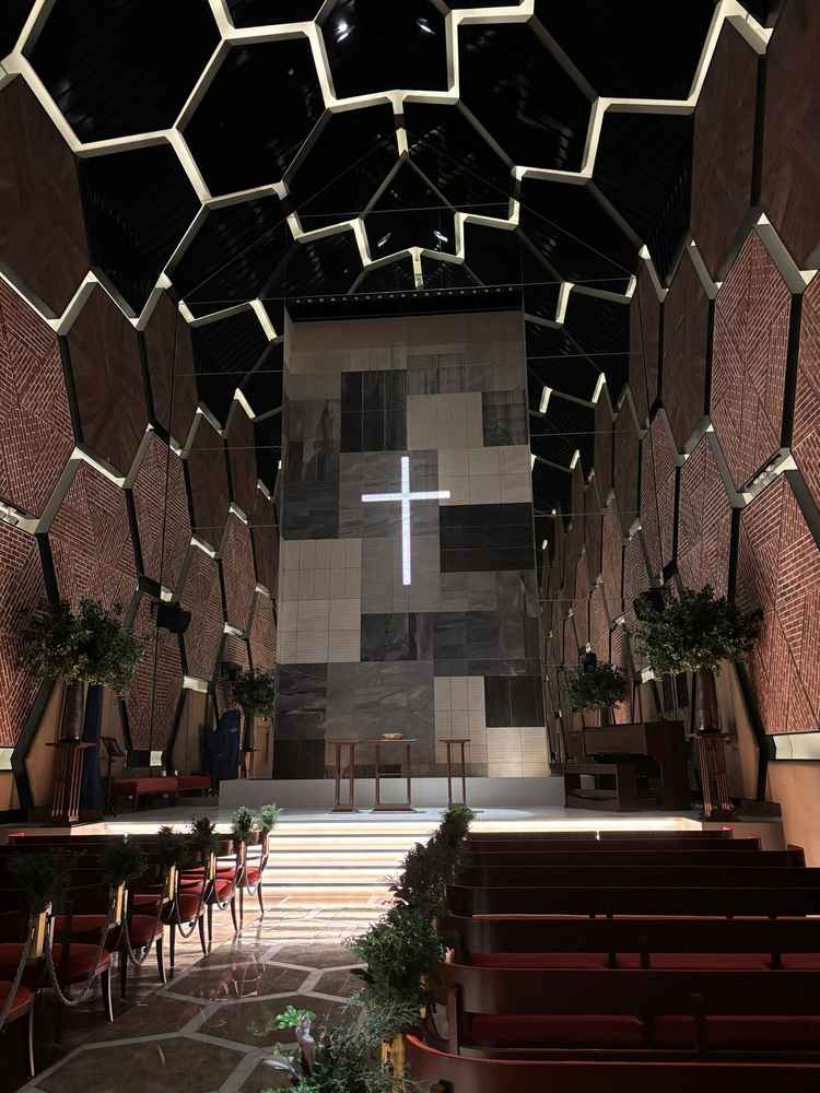 THE WAREHOUSEという赤レンガをイメージしたチャペル。