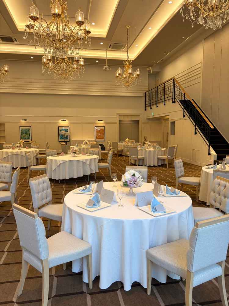 披露宴会場が広く綺麗だった