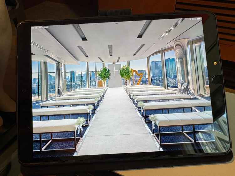 当日チャペルが見学不可であり、装花のシンプルな場合の会場を写真で見せてもらった