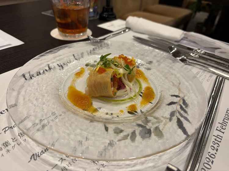 試食会の前菜。味は美味しかったが少々食べづらかった。