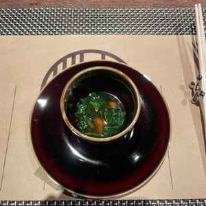 オマール海老が入ったコンソメスープ