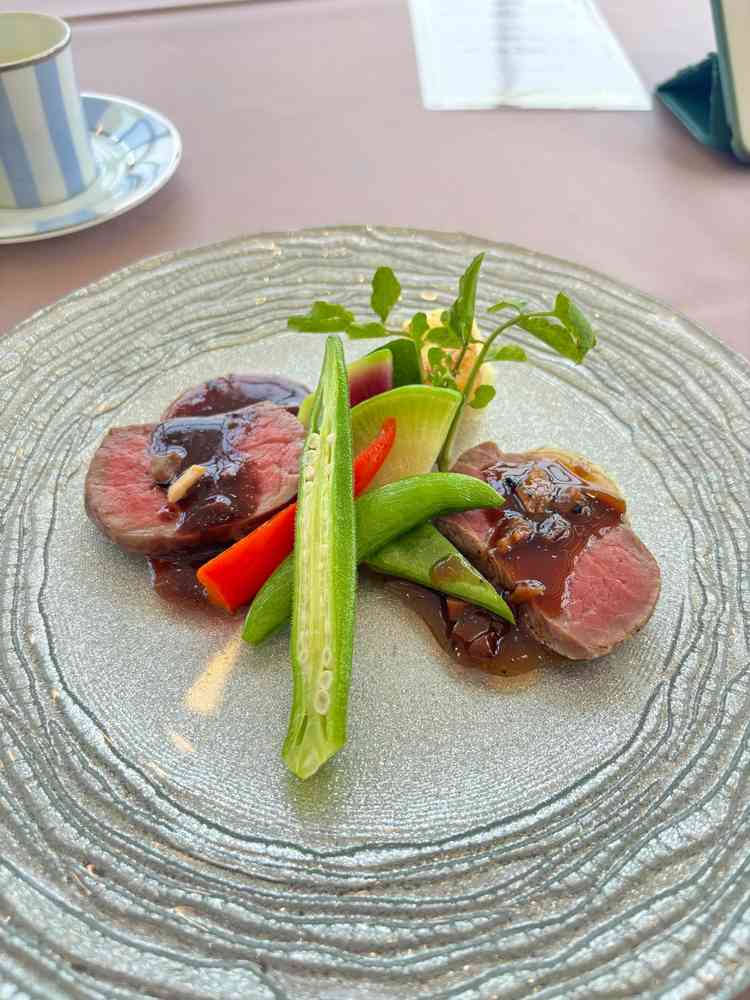 試食させていただいたメインのお肉料理。フレンチとフレンチジャポネの2種類