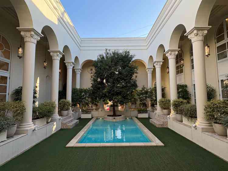 建物高があるため、住宅街などが視界に映らず式場に集中できました。