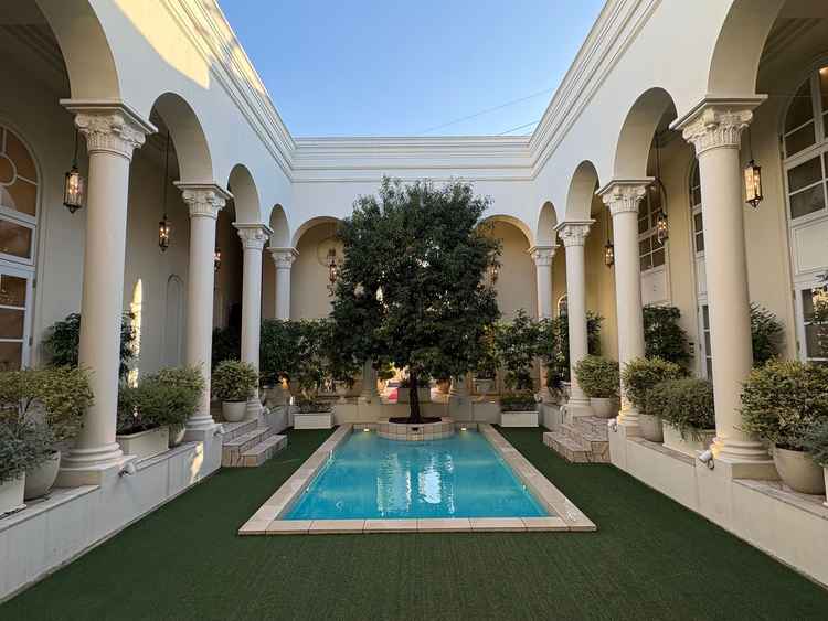 建物高があるため、住宅街などが視界に映らず式場に集中できました。