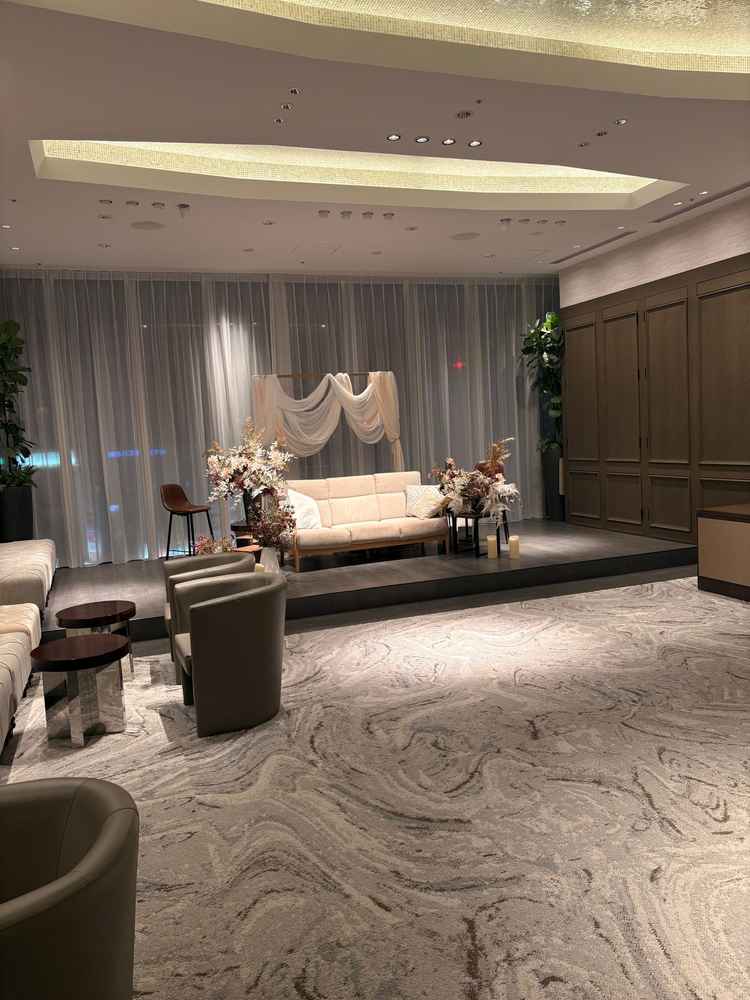 披露宴会場に行く途中の通路です。広々しておりゲストのみなさまも少し休憩出来るような素晴らしい空間。