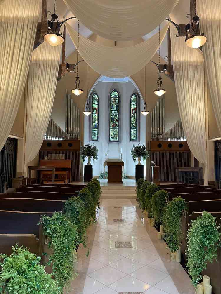 ステンドグラスはとても歴史のあるものを移設されているそうです。