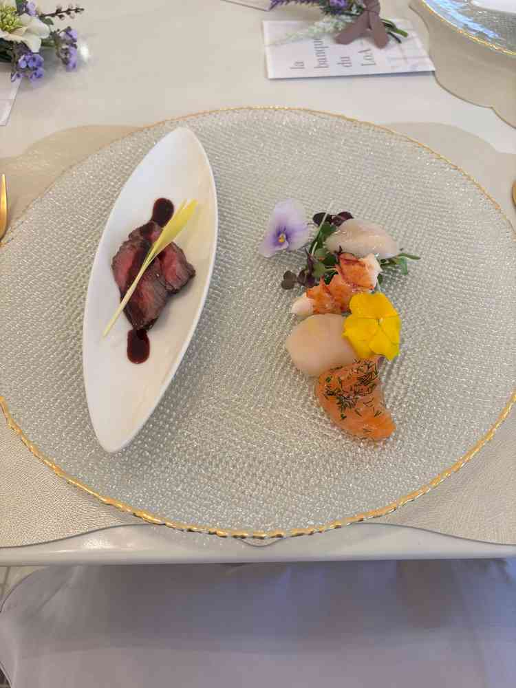 前菜の野菜や魚介類が柑橘系の味がしてとても美味しかったです。