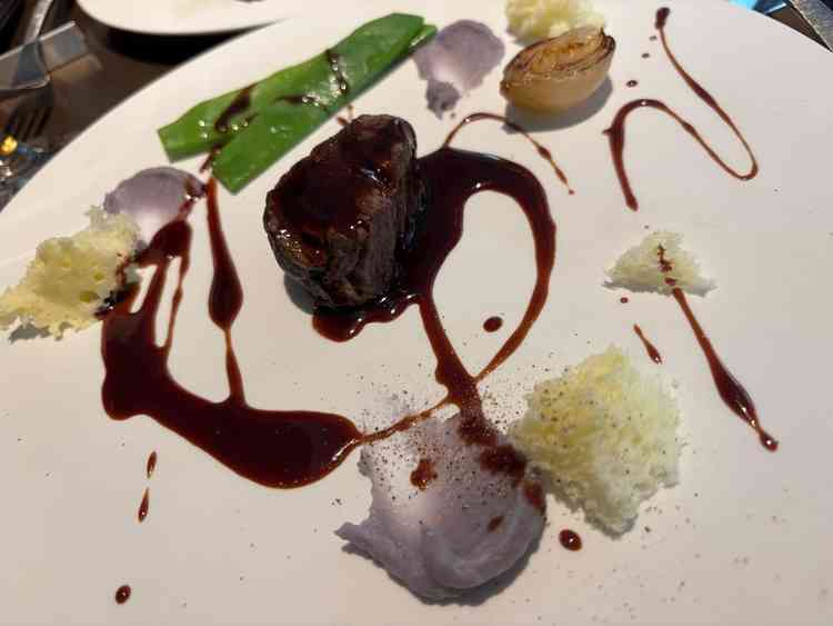 メイン料理の試食もできました。お肉もですが、特にインカのめざめの蒸しパンが美味しかったです。