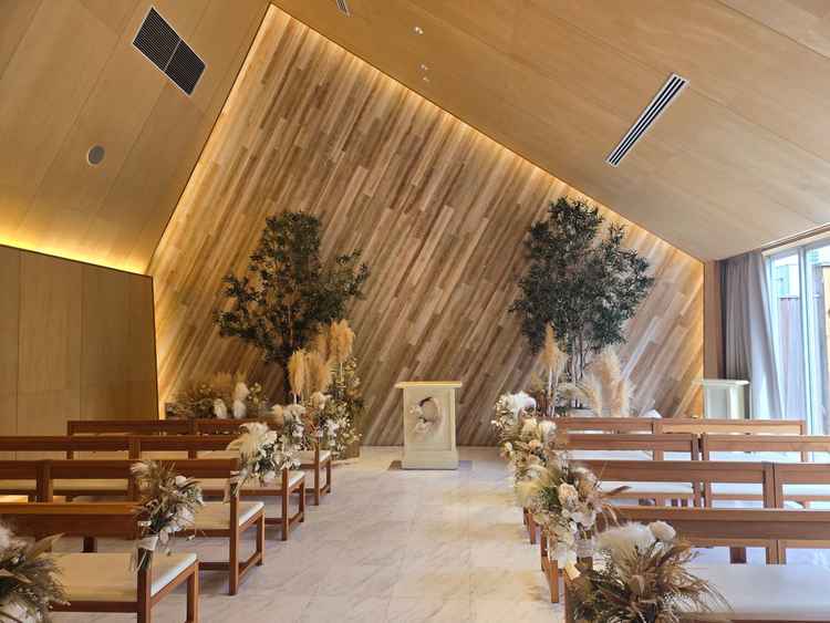 あたたかみのある素敵なチャペルですが、狭さをかんじた