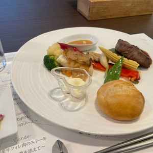 試食。お肉が美味しかった