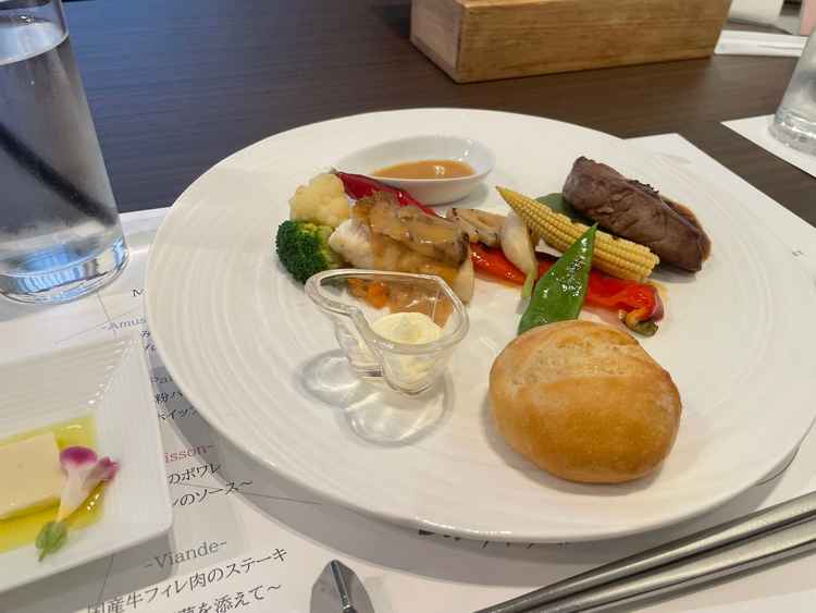 試食。お肉が美味しかった