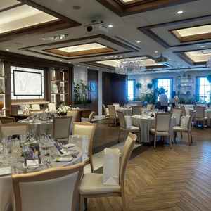 披露宴会場1つ目。写真で見るより実際に見た方が素敵だった。