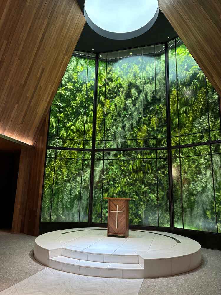 自然をモチーフにしたチャペルです