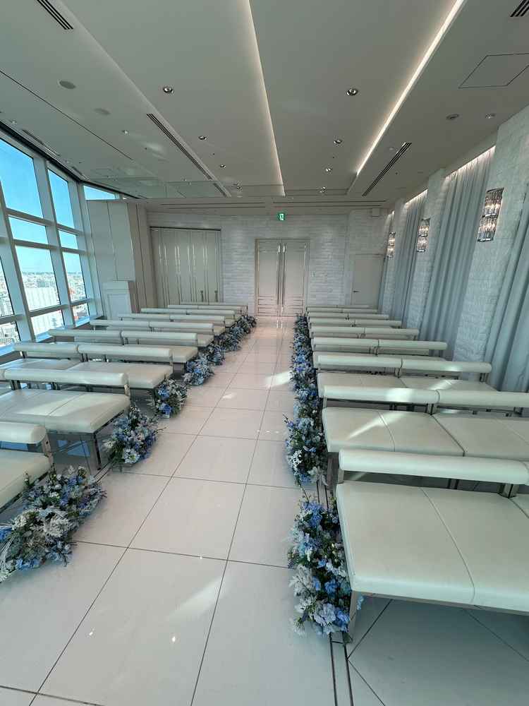 チャペル祭壇上から撮影したチャペルの写真。出席者から新郎新婦の様子が見やすそうだと感じた。