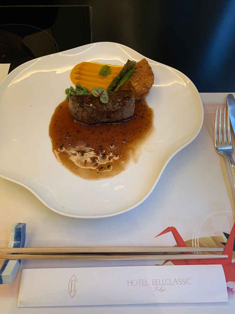 ご試食で食べさせていただいたメインの料理。牛フィレ肉とソースが合っていてとても美味しかったです。