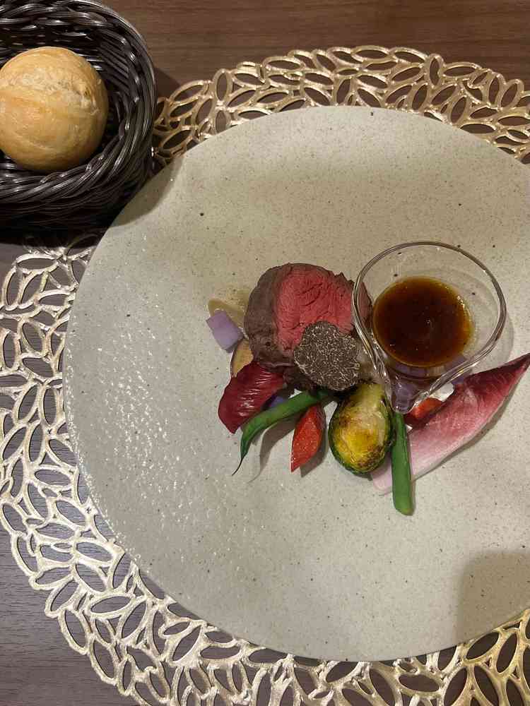 試食。メインのお肉料理。