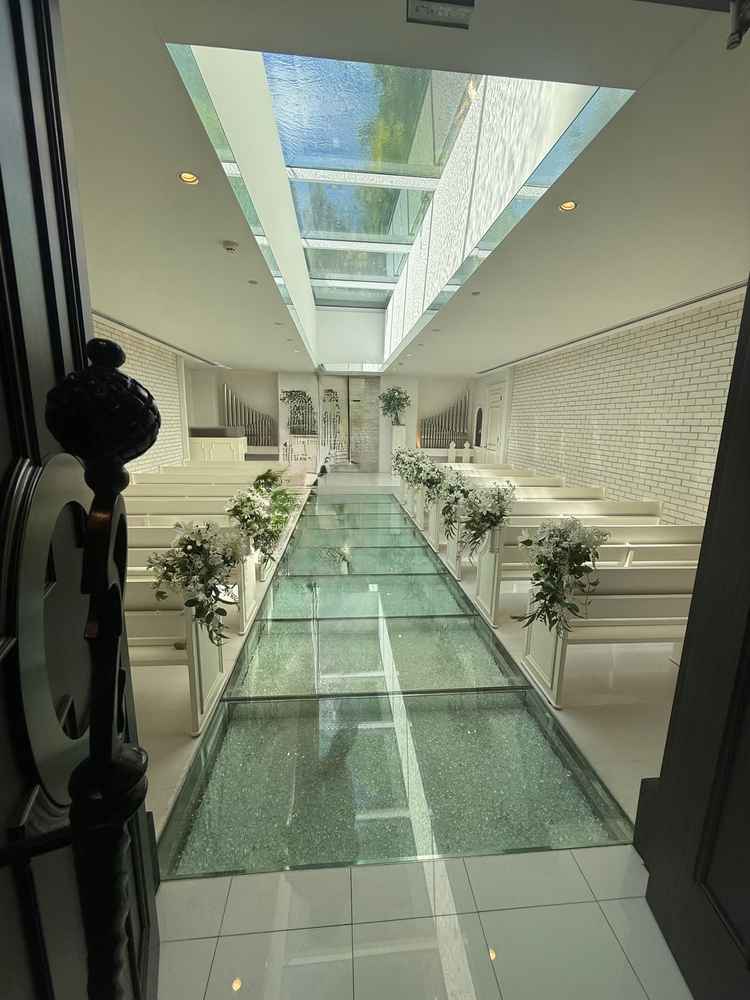 チャペルです。披露宴のみの場合でも、親族や新郎新婦のみでの写真撮影にも使用可です。