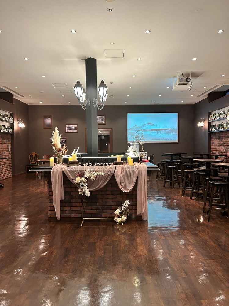 待合スペースもおしゃれなバースタイル