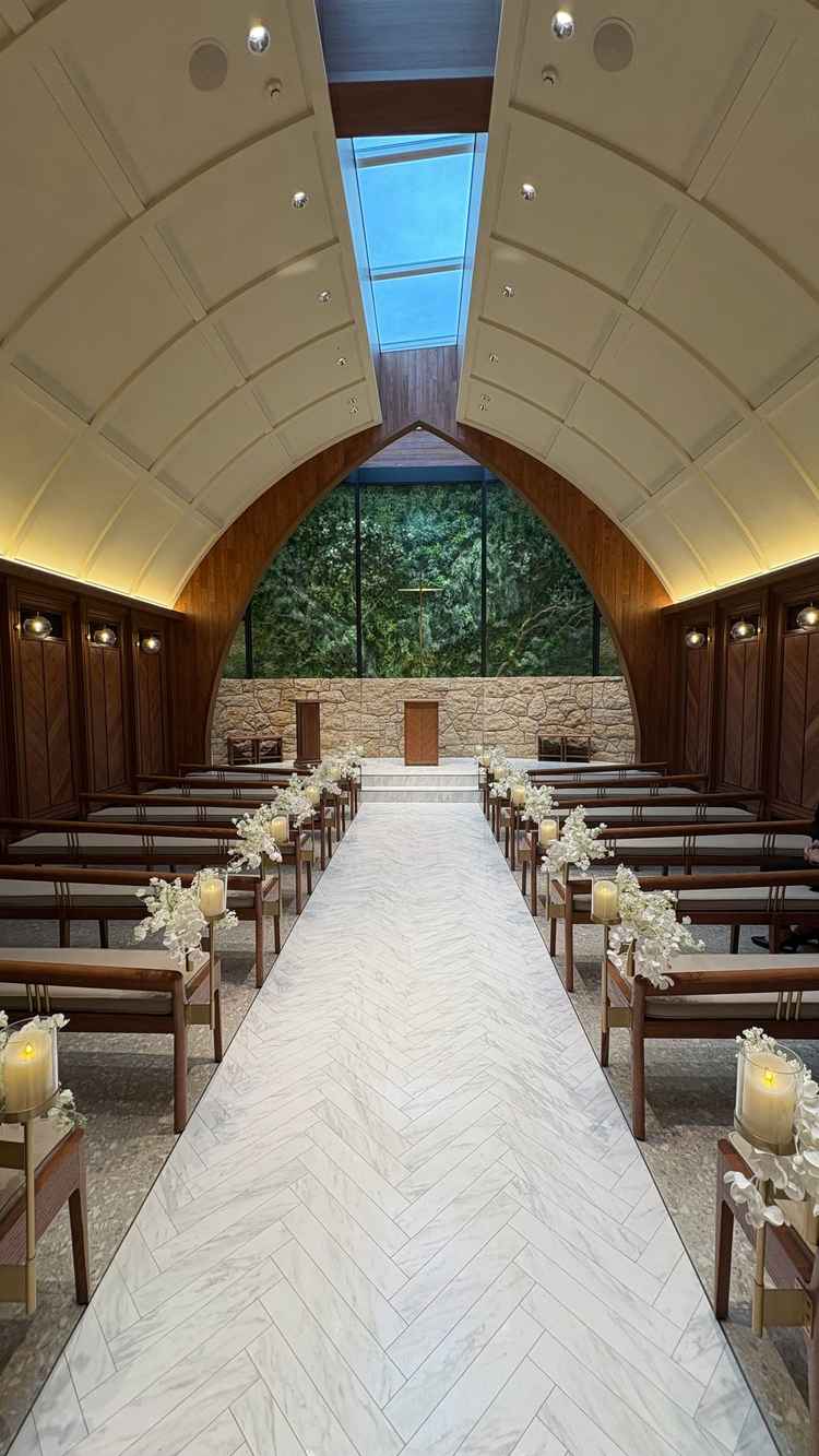 温かみのあるチャペルで、とても落ち着く雰囲気だった。