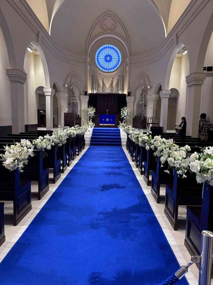 チャペルの様子。青が綺麗。