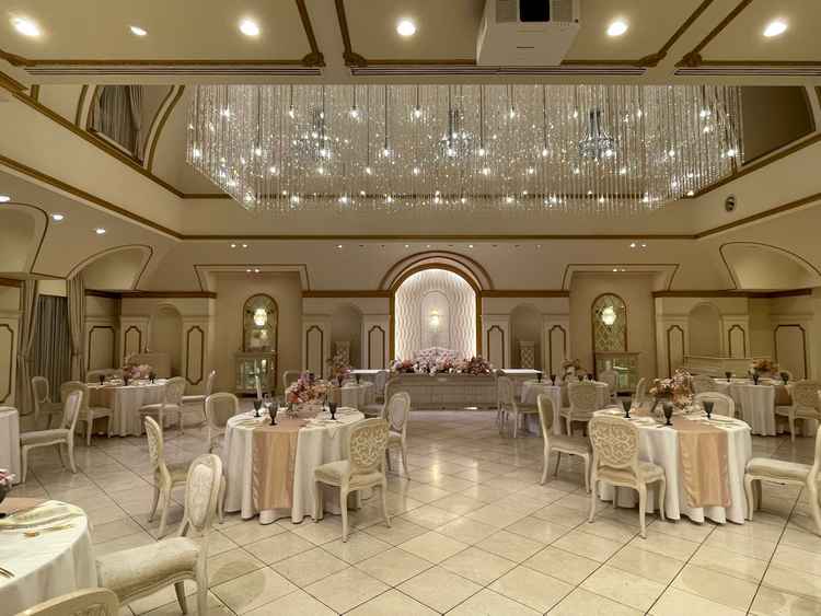 披露宴会場のうち、候補になかった会場です。実際の装飾を見たら、候補に入れることになりました。