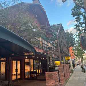 一棟借の披露宴会場、乃木坂倶楽部。一旦外に出ることになるので、雨の際の移動が少し億劫に感じました。