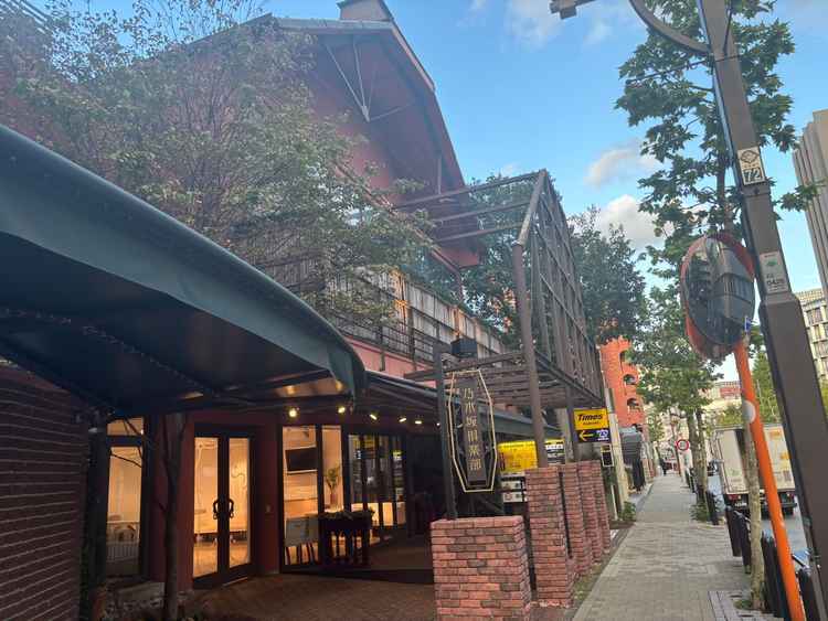 一棟借の披露宴会場、乃木坂倶楽部。一旦外に出ることになるので、雨の際の移動が少し億劫に感じました。