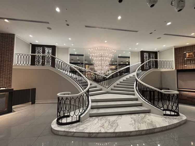 披露宴会場コンコードの大階段が豪華です