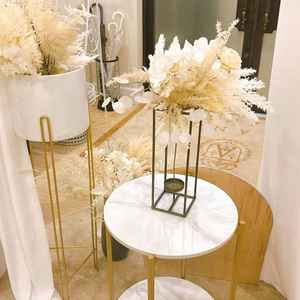 打ち合わせのお部屋はおしゃれな空間でした。ドリンクはセルフサービスでした。