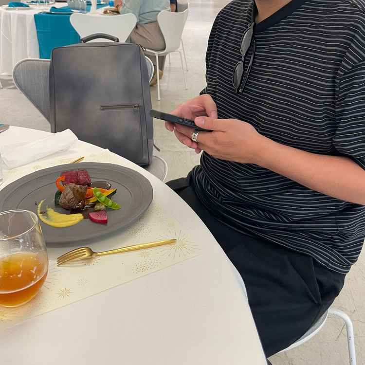 試食。お肉もおいしかったが、ウェルカムフードやドリンクを提供できるのも良かった。