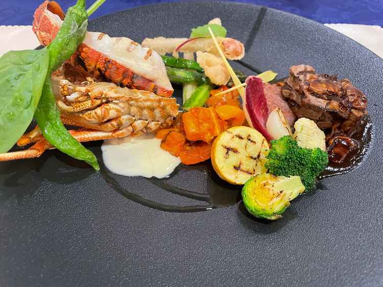 メイン料理の写真。野菜も糸島産の物を使っており凄く美味しかったです。料理のクオリティがとても高かった