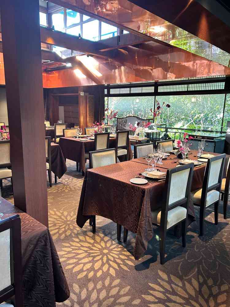 小会場は四角テーブルで和モダン